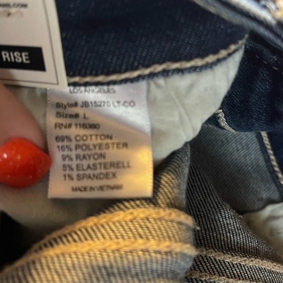 Judy Blue Light Wash Mid Rise Contrast Wash Shorts - Picture 5 of 5